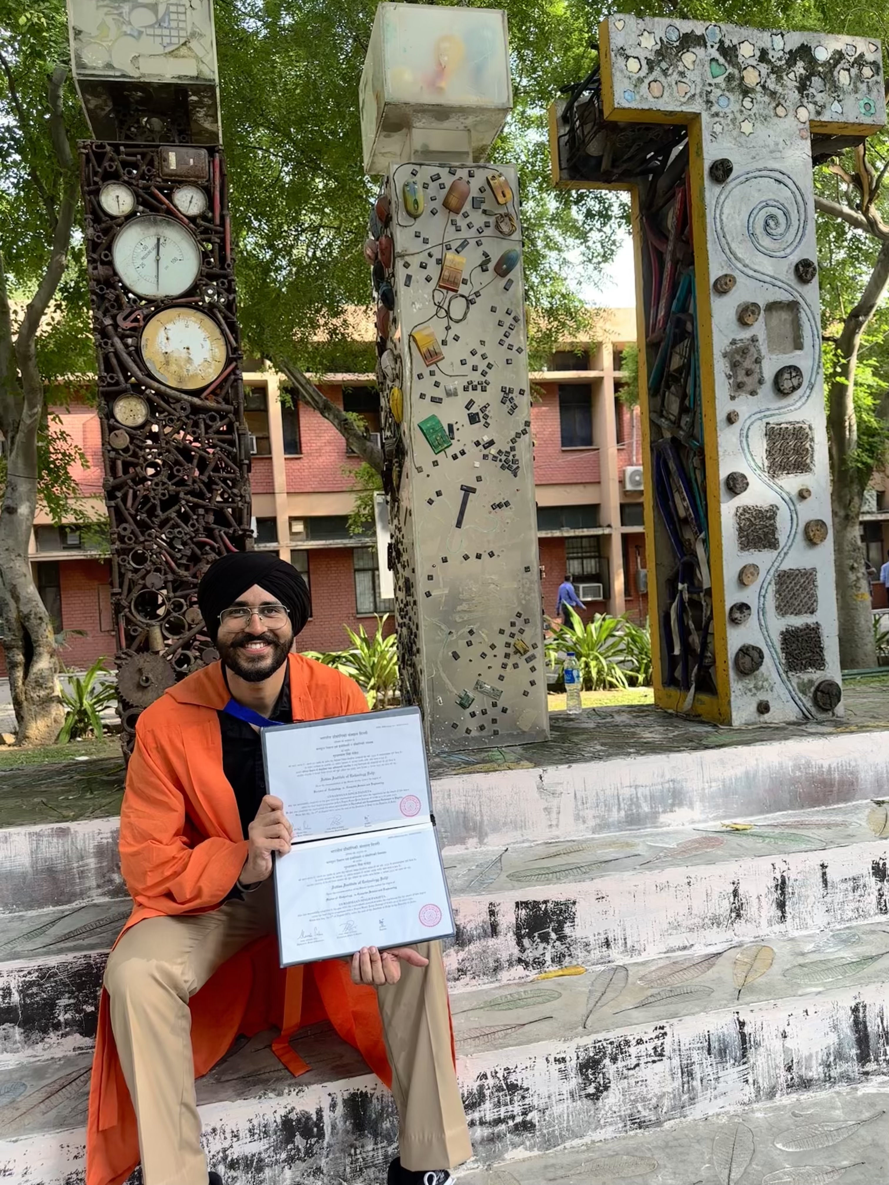 blurry background: white/grey